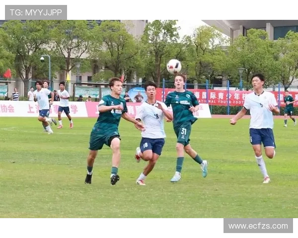 勇敢拼搏的足球明星们如何在赛场上书写传奇人生