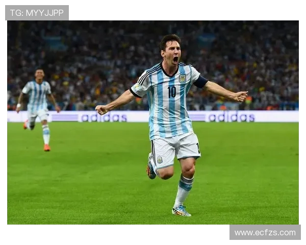 前足球明星的传奇人生与成就盘点及其对足球的影响分析