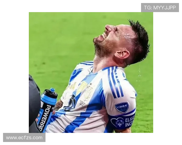 足球巨星意外受伤痛苦不堪赛场瞬间引发球迷热议