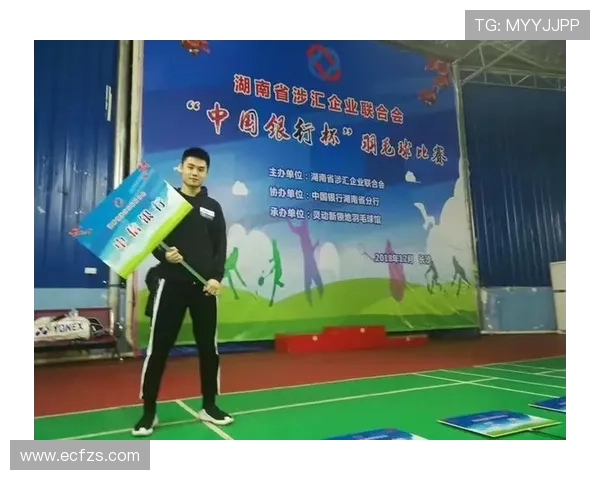 重庆羽毛球队在精英赛中以64分稳居积分榜首位展现强劲实力