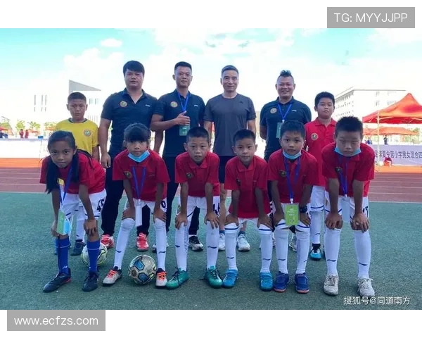 中国12岁足球明星崭露头角引发全国关注未来可期的少年天才